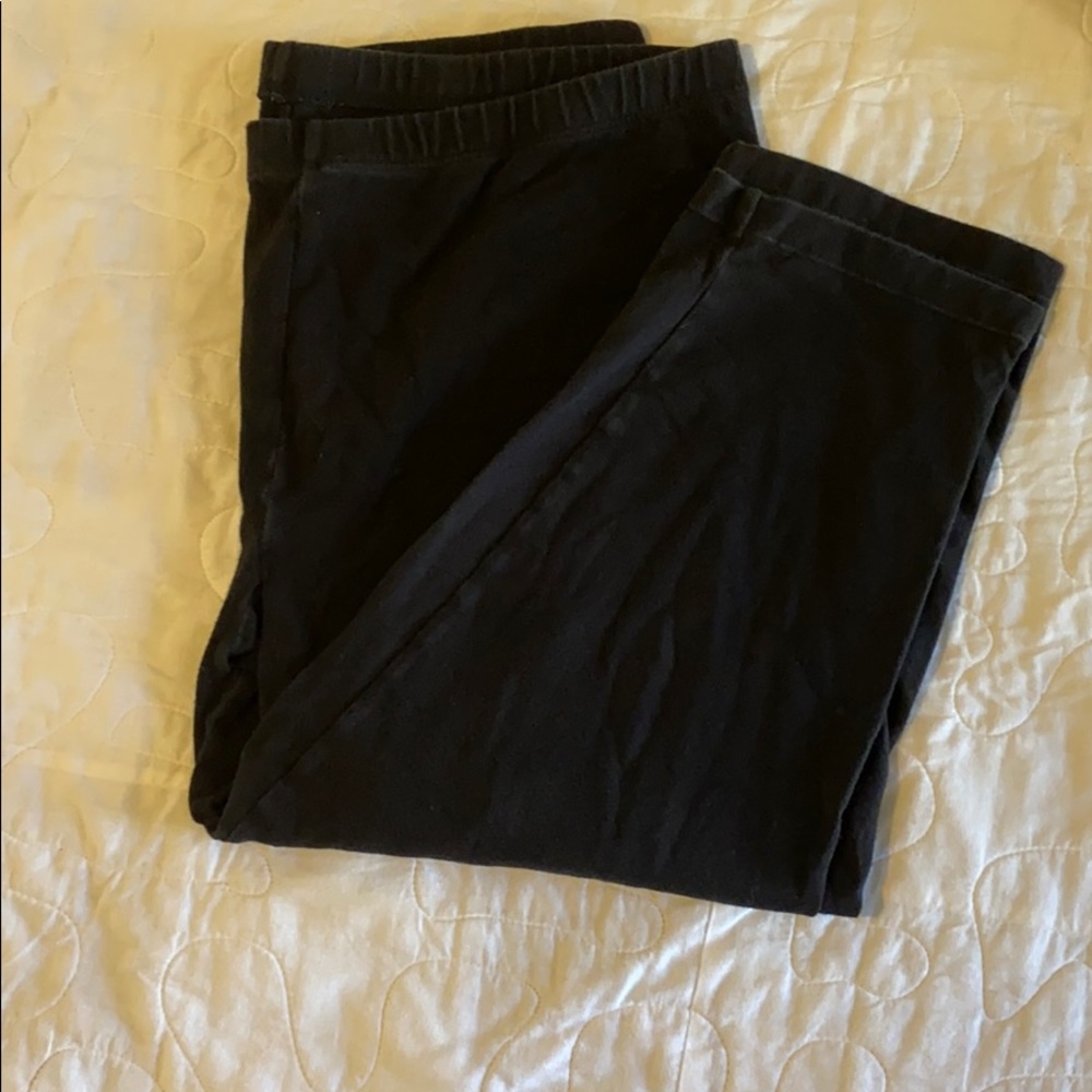 Vera Wang Black Capris